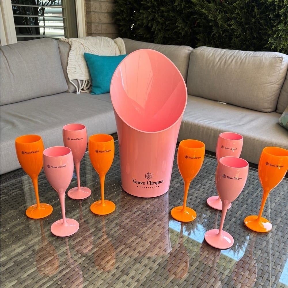 *NEW* Veuve Clicquot Set - 1 Pink Champagne Bucket & 8 Mixed Pink and Orange …